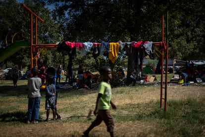 Programa ‘Quédate en México’: Un campamento de migrantes haitianos en Ciudad Acuña (México)