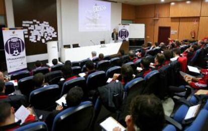 Los 45 alumnos del máster durante la sesión de psicología deportiva.