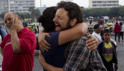 Guatemaltecos celebran la renuncia de la vicepresidenta. 