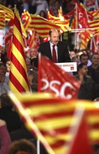 Rubalcaba, ayer en el mitin celebrado en L'Hospitalet de Llobregat.
