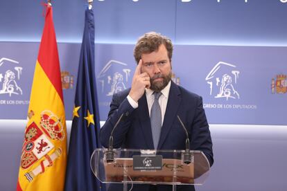 El portavoz parlamentario de Vox, Iván Espinosa de los Monteros, interviene en una rueda de prensa en el Congreso de los Diputados, el pasado 22 de marzo.