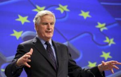 El comisario europeo de Mercado Interior, Michel Barnier, da una rueda de prensa hoy para presentar la Segunda Acta del Mercado Único, que establece una docena de prioridades para mejorar la competitividad de la Unión Europea, en Bruselas (Bélgica).