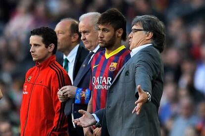 Martino con Neymar en la banda