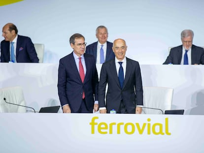 Ignacio Madridejos (a la izquierda) y Rafael del Pino en la junta de accionistas de Ferrrovial, este jueves.