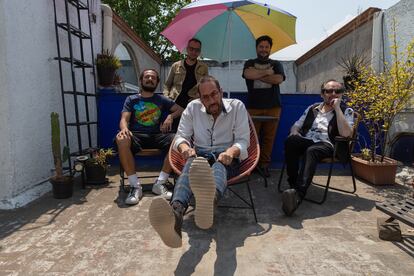 El grupo de rock mexicano La Lupita en su estudio en Ciudad de México. 