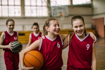 Equipo infantil de baloncesto. 