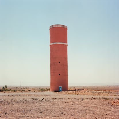 Las torres de agua se construyen con la aportación de asociaciones y familias que necesitan regar sus cultivos en las zonas áridas. Marzo de 2022.