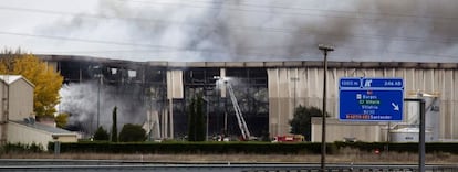 Incendio en la antigua fábrica de Campofrío en Burgos, el pasado 16 de noviembre.