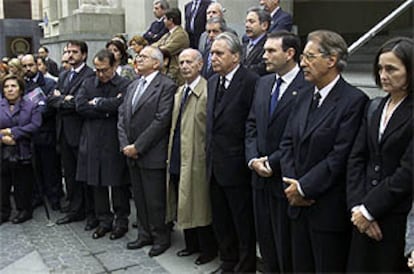 Concentración de jueces y políticos del pasado jueves ante el Palacio de Justicia de Bilbao en repulsa por el asesinato del magistrado Lidón.