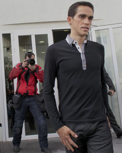 Alberto Contador, ayer en Madrid, antes de viajar hacia Portugal.