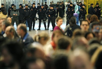 Terminal T4 de Barajas donde se ha instalado un fuerte dispositivo policial para evitar incidentes en el aeropuerto durante la segunda jornada de huelga de los trabajadores de Iberia.