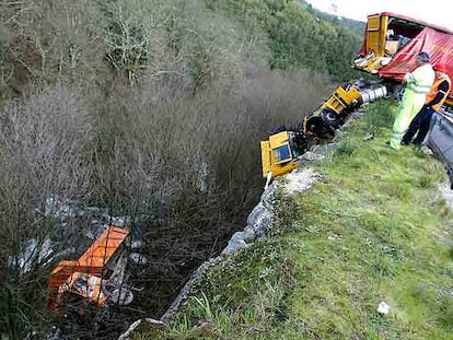 Accidente entre dos camiones en la autovía A-52