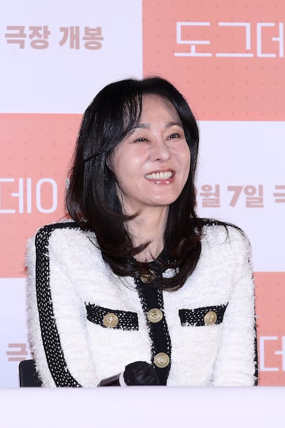 YOON-JIN KIM (fotografiada en 2024) – Su única incursión en la televisión americana fue 'Infieles', la adaptación de una serie de la BBC en la que compartió reparto con Alyssa Milano. Después continuó su carrera en la pujante industria televisiva de Corea del Sur, donde entre las muchas series en las que participó destaca el 'remake' de la española 'La casa de papel'.