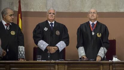 El fiscal superior de Cataluña, José María Romero de Tejada (en el centro), durante un acto en el Tribunal Superior de Justicia de Cataluña.