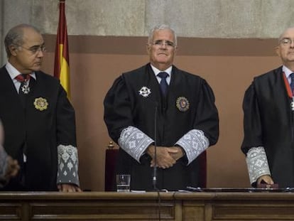 El fiscal superior de Cataluña, José María Romero de Tejada (en el centro), durante un acto en el Tribunal Superior de Justicia de Cataluña.