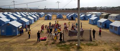 Imagen panorámica del albergue oficial de Jaramijó durante las actividades lúdicas del Ministerio del Deporte y Unicef.