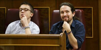 Errejón e Iglesias, durante el debate de investidura.