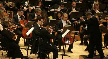 Zubin Mehta, dirigiendo la Orquesta de la Comunidad Valenciana en una imagen de archivo