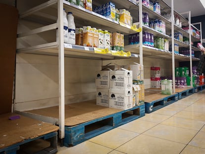 Estantes semivacíos en un supermercado de San Sebastián a causa de la huelga de transportistas, el pasado mes de marzo.