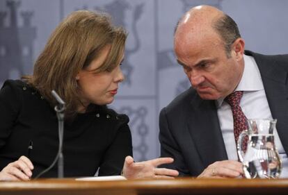 La vicepresidenta del Gobierno con el ministro de Economía
