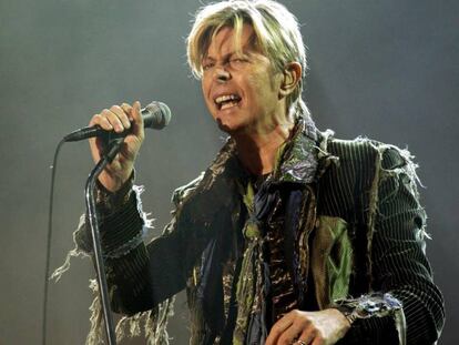 David Bowie, durante una presentación en 2004. 