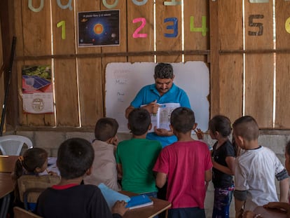 A primary school teacher and his students, in Laguna del Tigre, Guatemala, in March 2020.