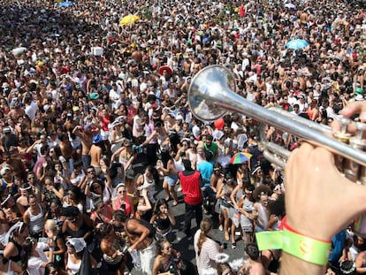 Multid&atilde;o no Largo da Batata no bloco &#039;Casa Comigo&#039;, s&aacute;bado.