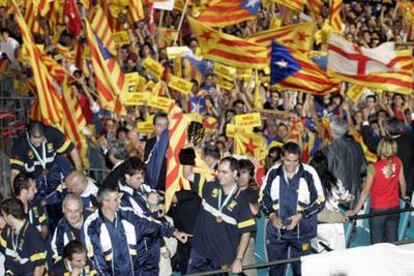 La selección catalana es recibida en el Palau de la Generalitat tras ganar el Mundial B en Macao.