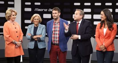 Aguirre (PP), Carmena (Ahora Madrid), Morcillo (IU), Carmona (PSOE) y Villacs (C's), antes de la ronda de debates.