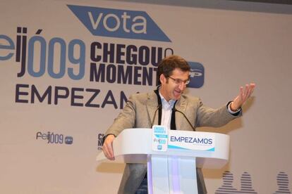 El entonces líder de la oposición, Alberto Núñez Feijóo, durante la campaña de las elecciones autonómicas de 2009.