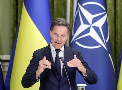 El secretario general de la OTAN, Mark Rutte, habla durante una rueda de prensa conjunta con el presidente ucraniano Volodímir Zelenski, tras su reunión en Kiev, Ucrania, este viernes.