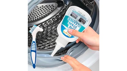 Gel para limpiar lavadoras sobre fondo blanco.