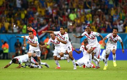 Los jugadores de Costa Rica celebran la clasificación