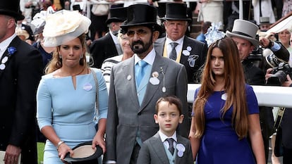 El jeque Mohamed Bin Rashid al Maktum con su mujer la princesa Haya Bint Al Husein y sus hijos, en Ascot.