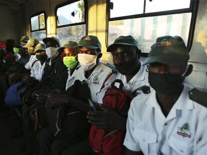 Agentes de seguridad en Harare (Zimbabue).