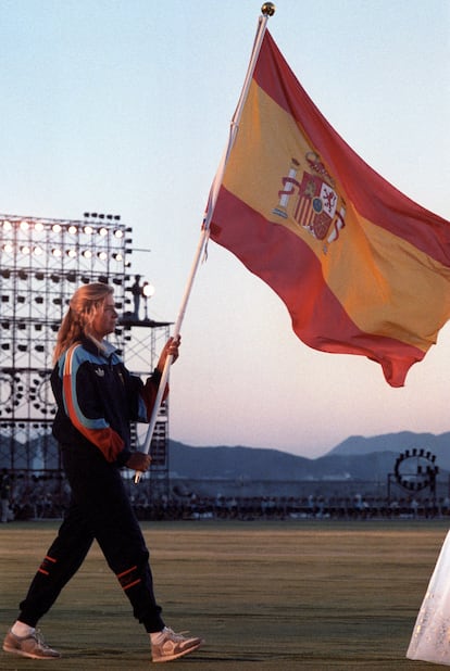 Desde pequeña, la infanta Cristina demostró su pasión por los deportes. En concreto, por los náuticos y el esquí. Los Juegos Olímpicos han marcado su vida de una manera especial: en 1988, durante la competición celebrada en Seúl, se convirtió en la primera mujer abanderada del equipo olímpico español. Formó parte del equipo de vela, como reserva del 470 femenino. Ocho años más tarde, en 1996, durante la celebración de los Juegos Olímpicos de Atlanta, conoció al que se convertiría en su marido y padre de sus cuatro hijos, Iñaki Urdangarin. Él era miembro del equipo de balonmano español.
