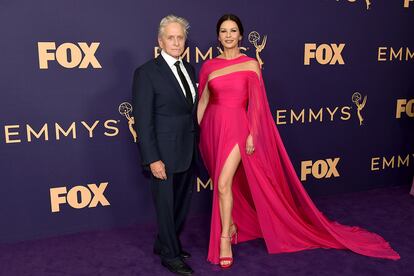 Michael Douglas y Catherine Zeta-Jones. Su vestido lo firma Georges Hobeika.