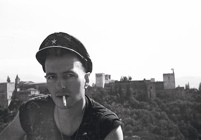 Joe Strummer in front of the Alhambra.