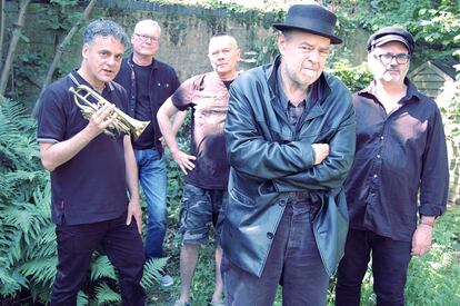 Pere Ubu, el colectivo que lidera el estadounidense David Thomas (en el centro, con sombrero).