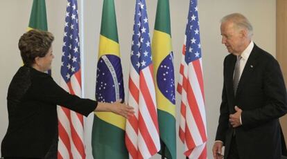 Dilma Rousseff y Joe Biden en Brasilia en mayo de 2013