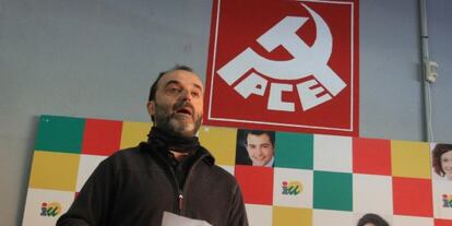 El nuevo coordinador local de IU en Córdoba, Juan Antonio Romero, en el acto de su elección.