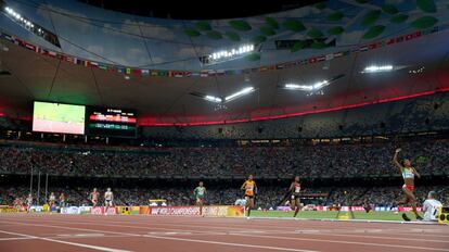 La etíope Genzebe Dibaba gana la carrera de los 1500 metros