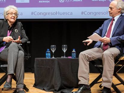 Soledad Gallego y Juan Carlos Iragorri, este jueves en el congreso de Huesca.