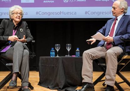 Soledad Gallego y Juan Carlos Iragorri, este jueves en el congreso de Huesca.