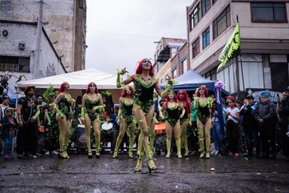 Presentación artística de mujeres trans durante 'Yo Marcho Trans', en Bogotá, el 7 de julio de 2023.