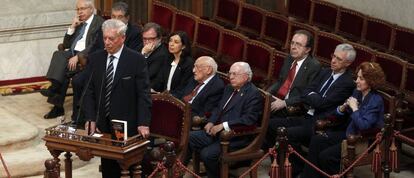 Mario Vargas Llosa presenta la edición conmemorativa del cincuentenario de 'La ciudad y los perros'.