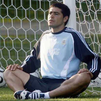 Riquelme descansa en un entrenamiento de Argentina durante el pasado Mundial.