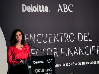 La presidenta de la Comunidad de Madrid, Isabel Díaz Ayuso, da un discurso durante el Encuentro del Sector Financiero celebrado este martes en Madrid.