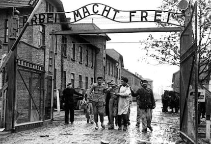 Auschwitz (1945).