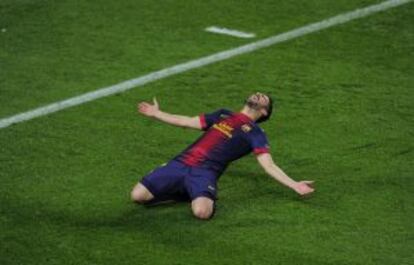 Villa celebra su gol.